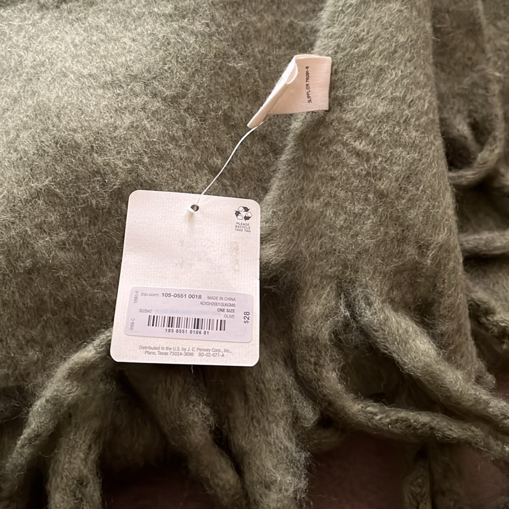 🦋Brand new 🦋olive scarf by Ana